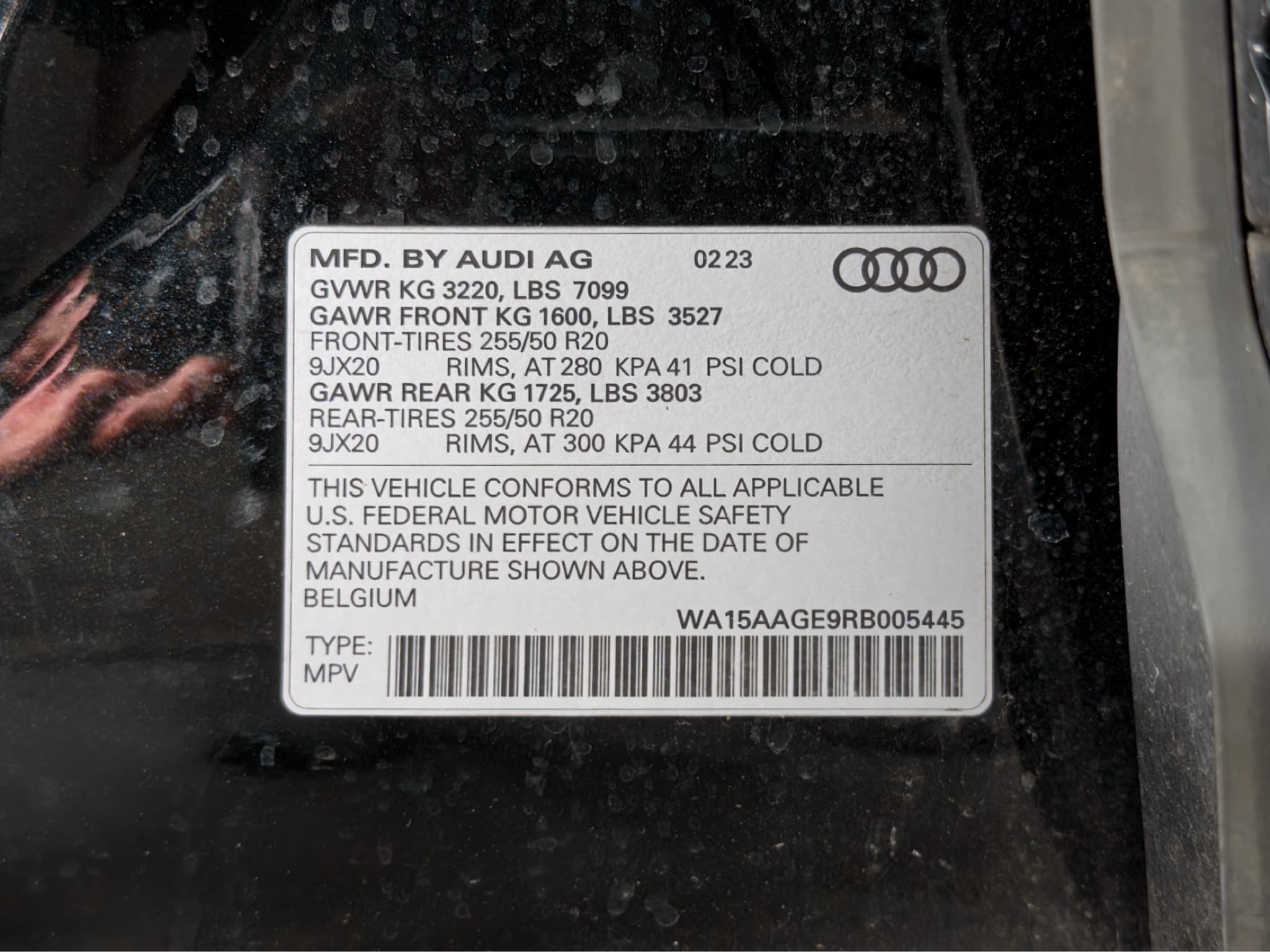 2024 Audi Q8 e-tron view 28