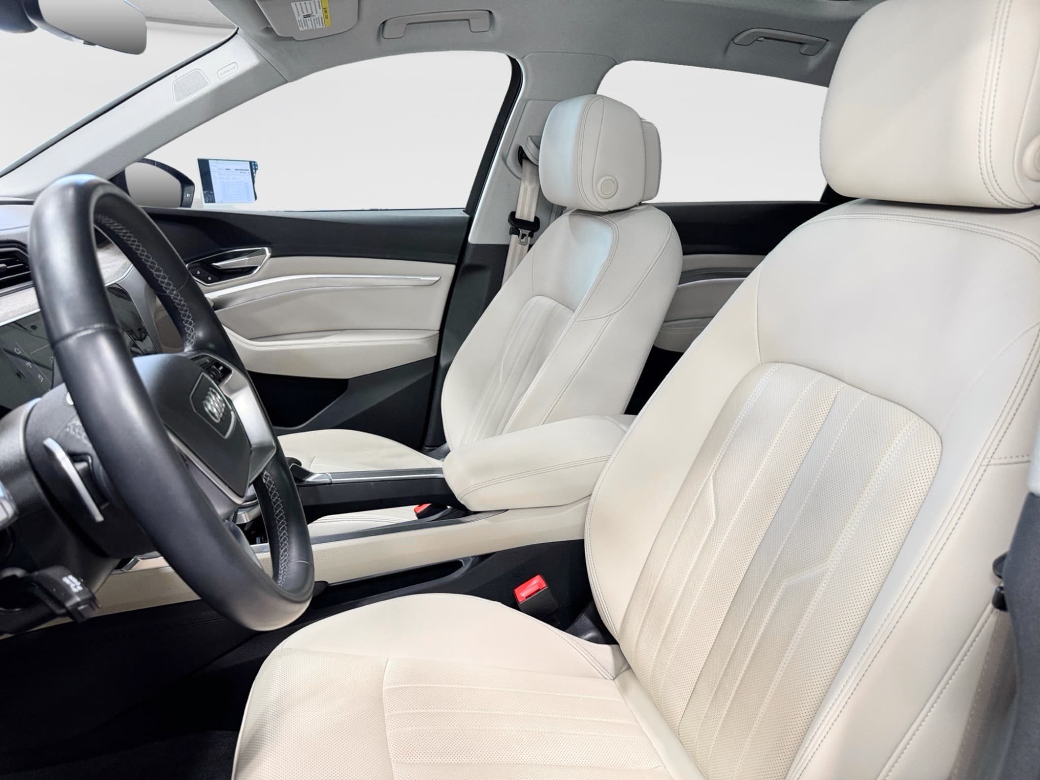 2024 Audi Q8 e-tron view 18