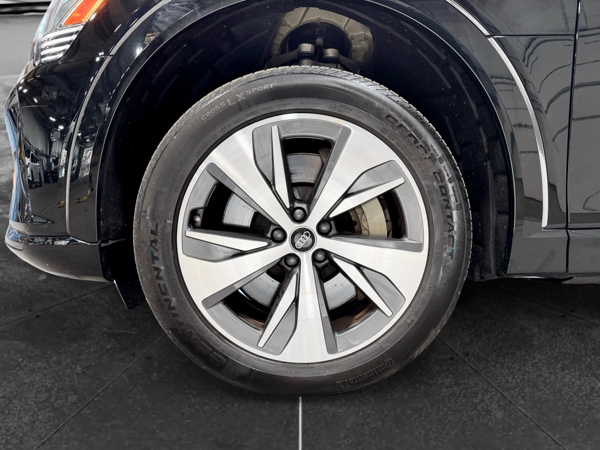2024 Audi Q8 e-tron view 30