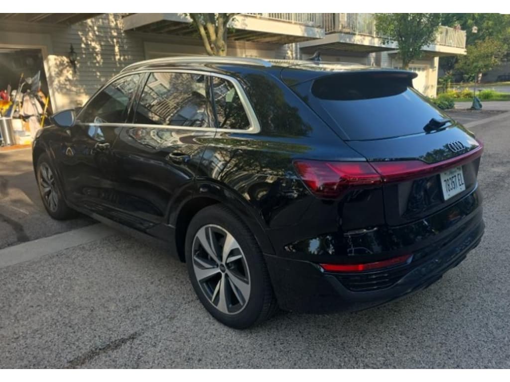 2024 Audi Q8 e-tron view 4