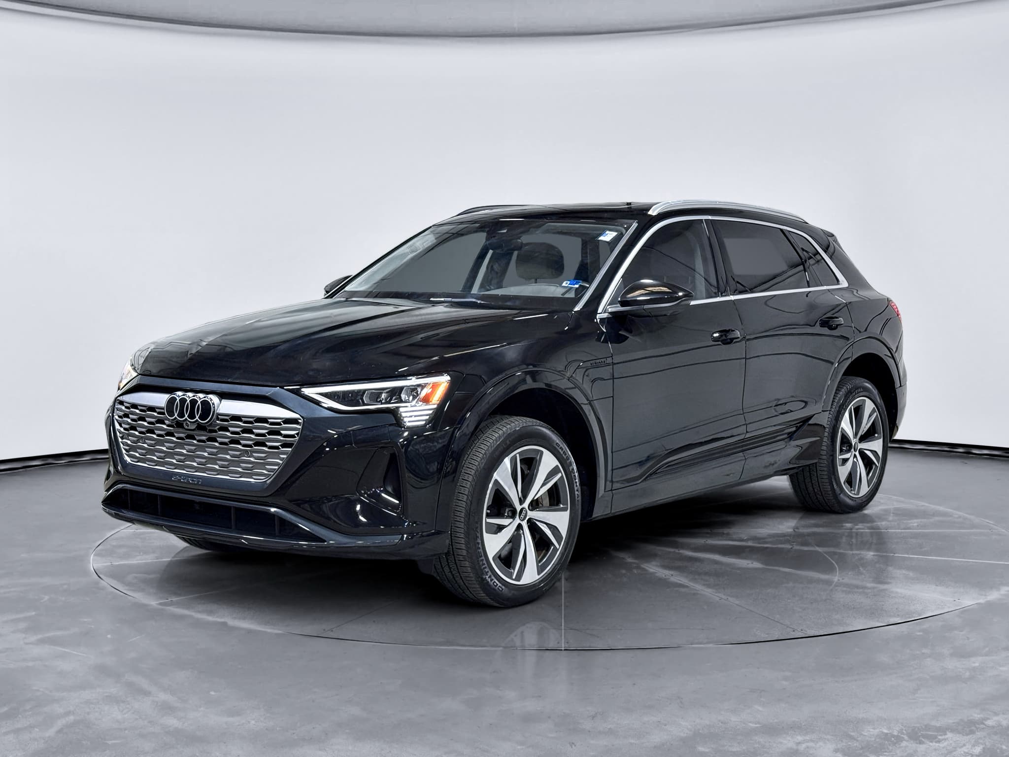 2024 Audi Q8 e-tron view 1