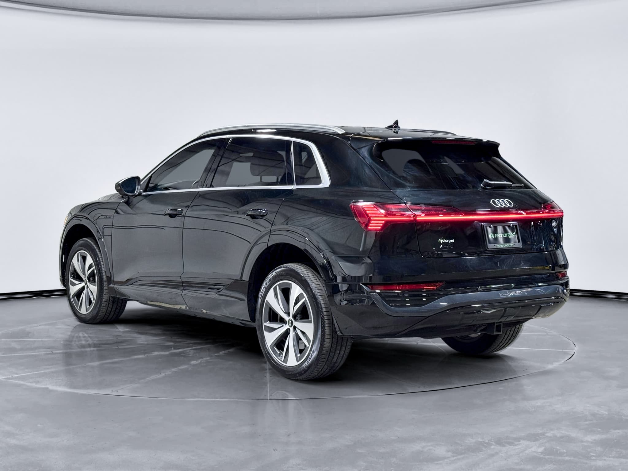 2024 Audi Q8 e-tron view 2