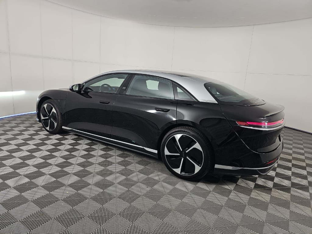 2022 Lucid Air view 3
