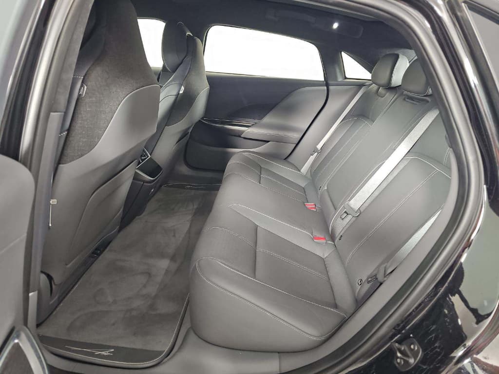 2022 Lucid Air view 5