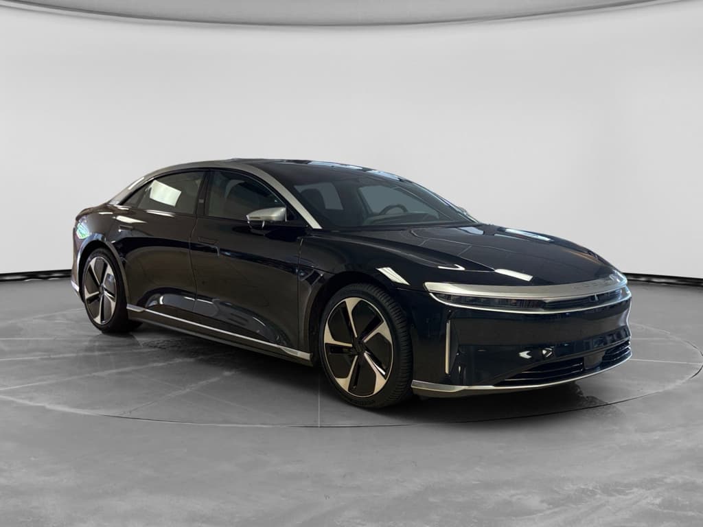 2022 Lucid Air view 3