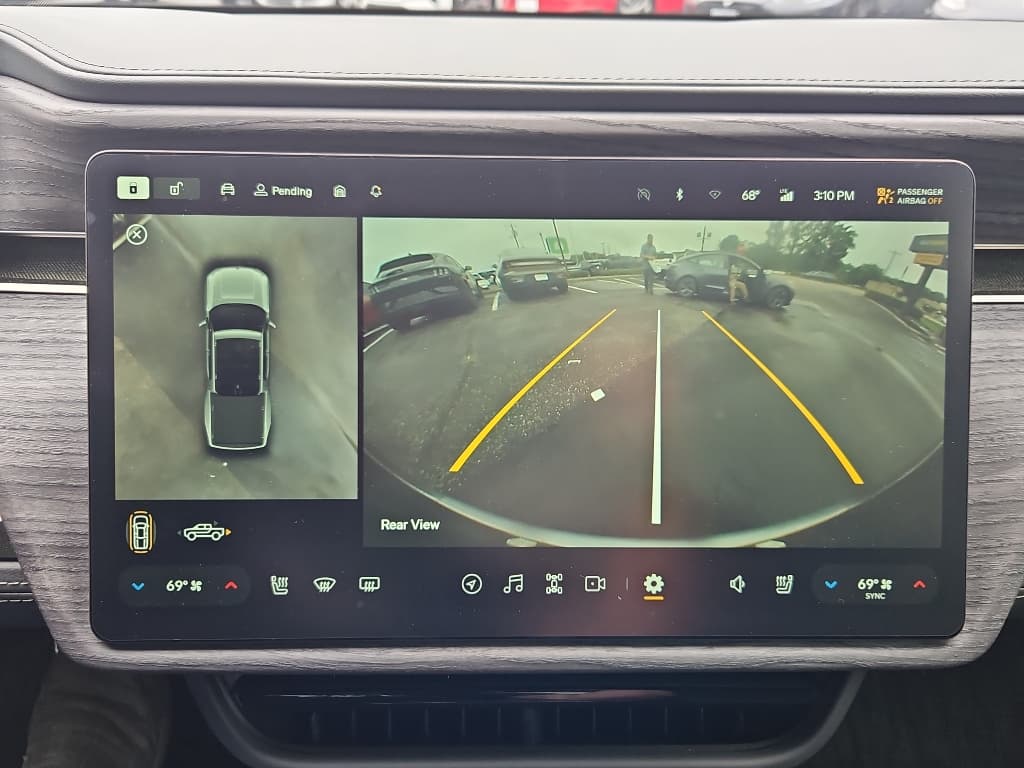 2022 Rivian R1T view 14