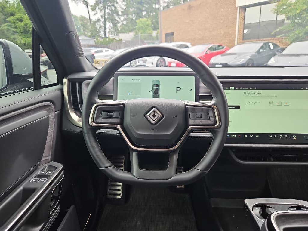 2022 Rivian R1T view 10