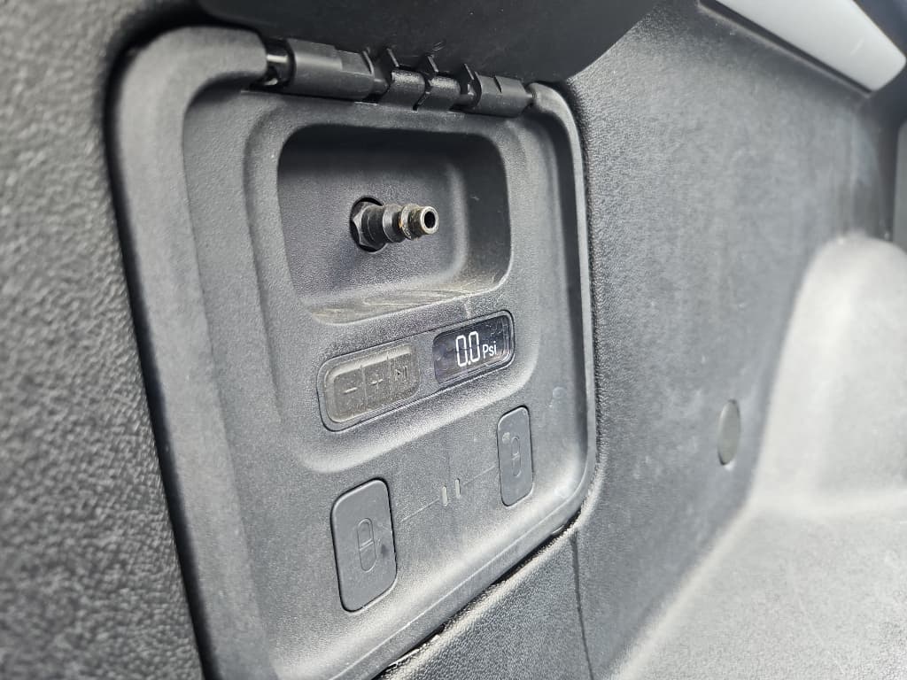 2022 Rivian R1T view 22