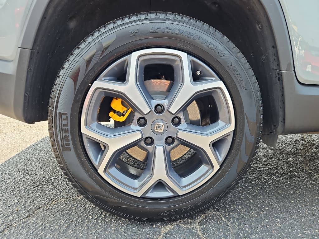 2022 Rivian R1T view 29