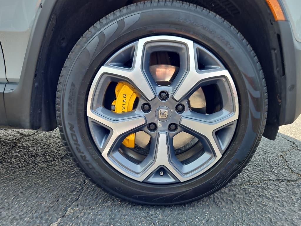 2022 Rivian R1T view 31