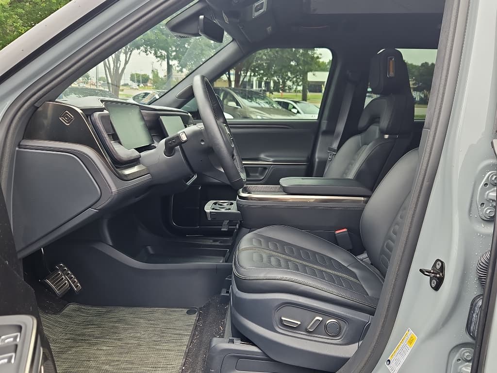 2022 Rivian R1T view 5