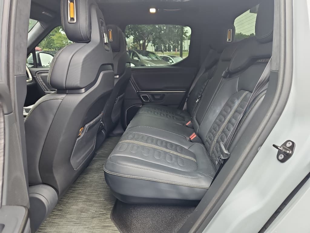 2022 Rivian R1T view 8