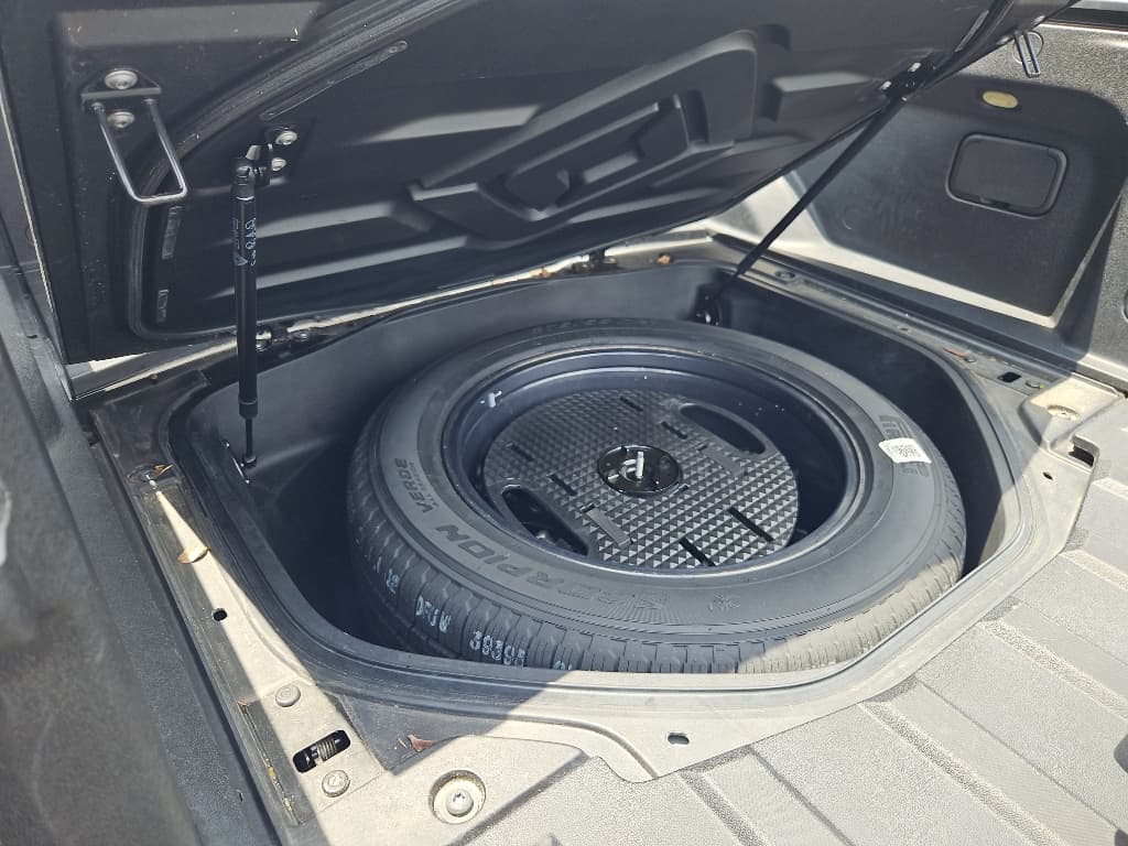 2022 Rivian R1T view 20