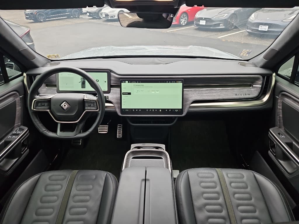 2022 Rivian R1T view 9