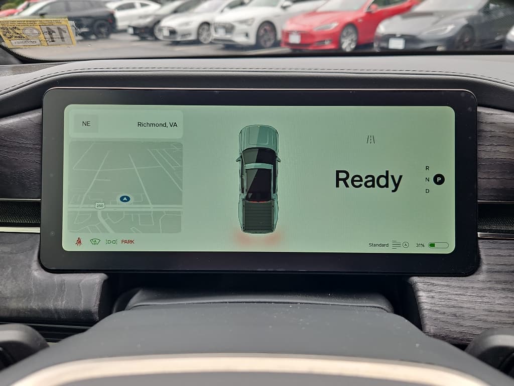 2022 Rivian R1T view 12