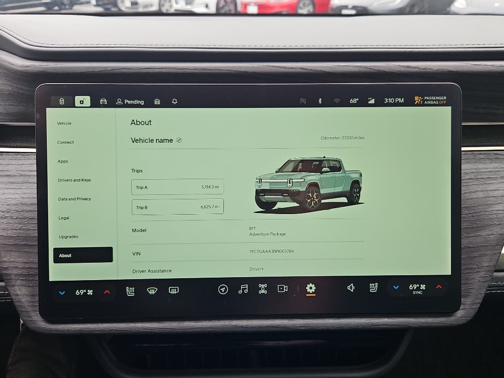 2022 Rivian R1T view 13