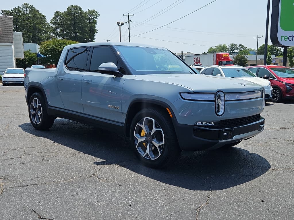 2022 Rivian R1T view 4