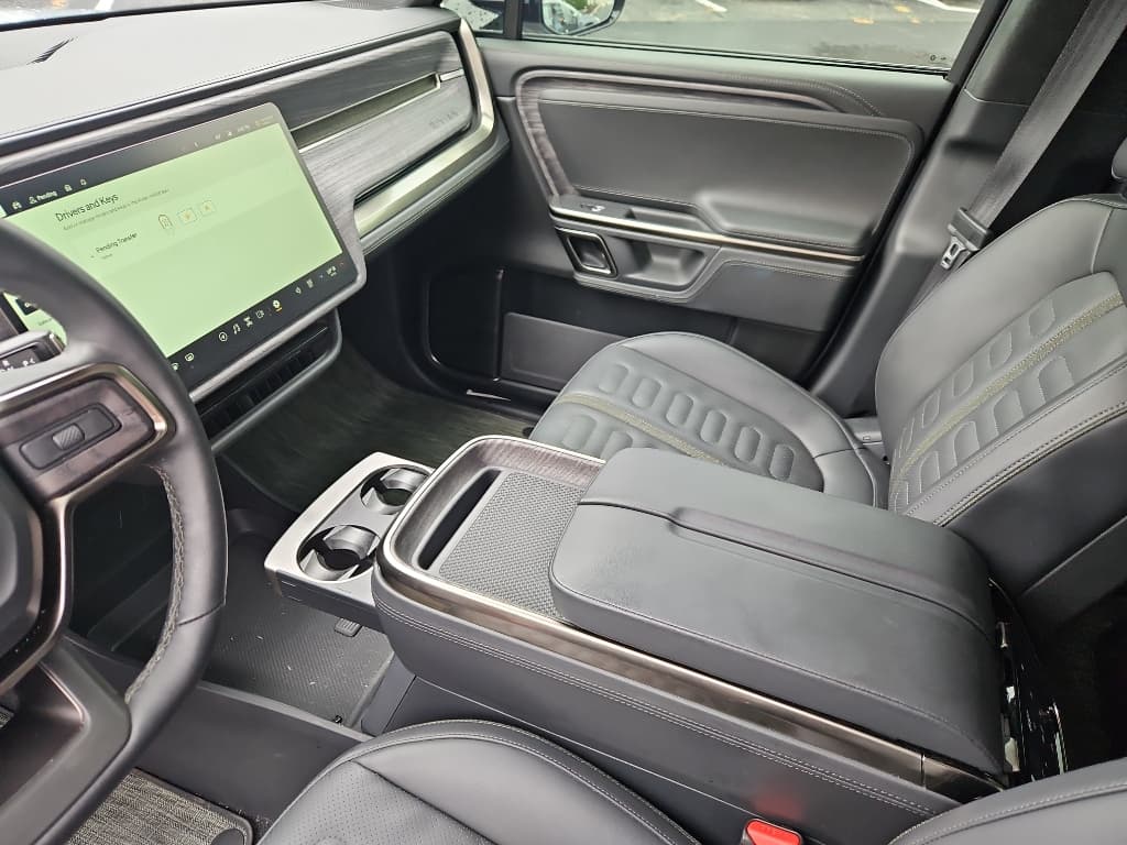 2022 Rivian R1T view 6