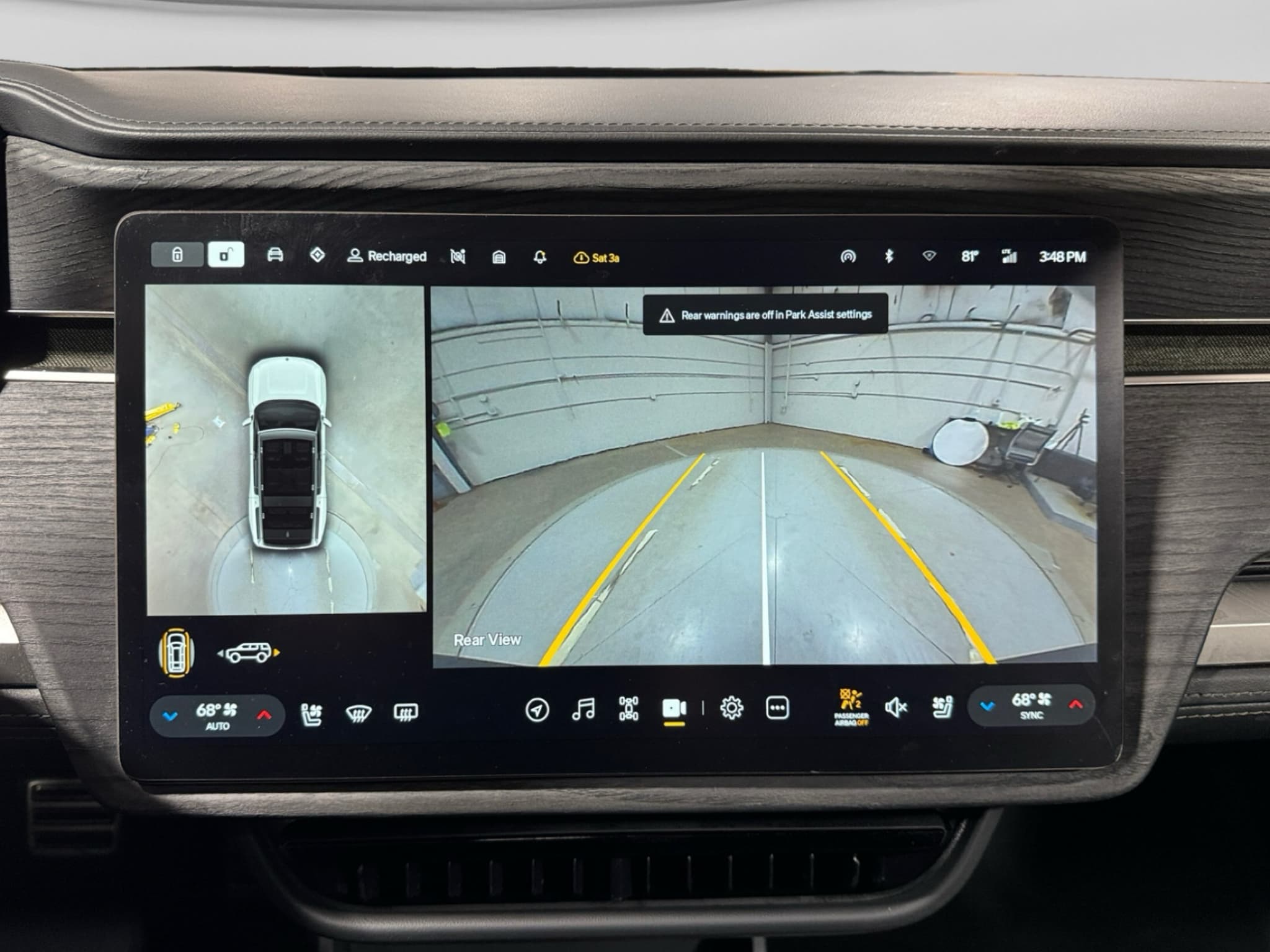 2023 Rivian R1S view 16