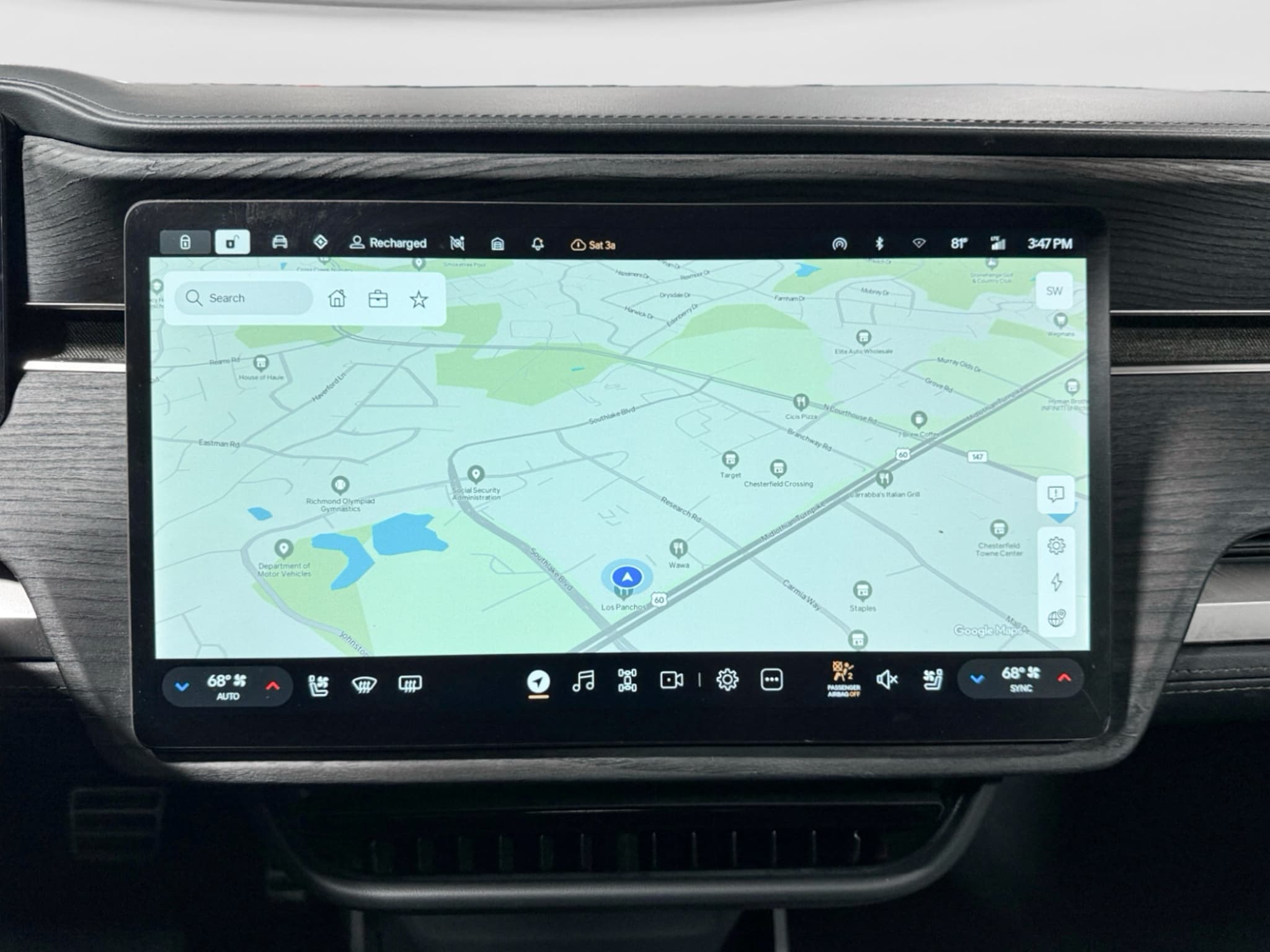 2023 Rivian R1S view 11