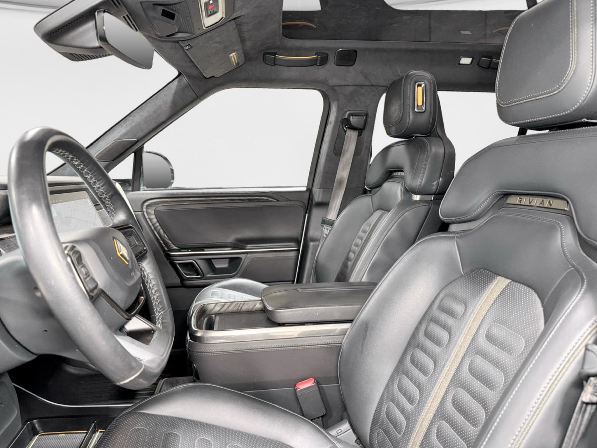 2023 Rivian R1S view 18