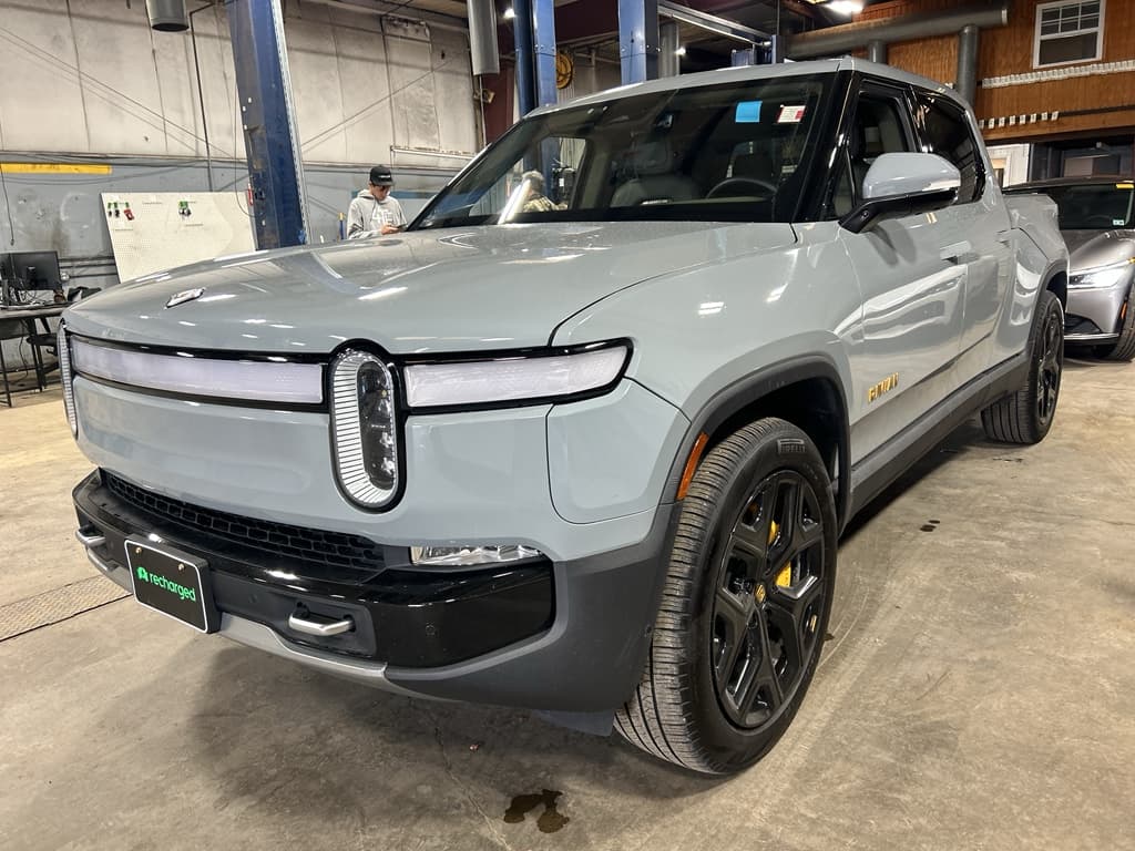 2022 Rivian R1T view 1