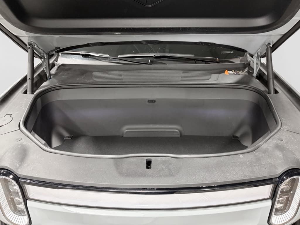 2022 Rivian R1T view 25