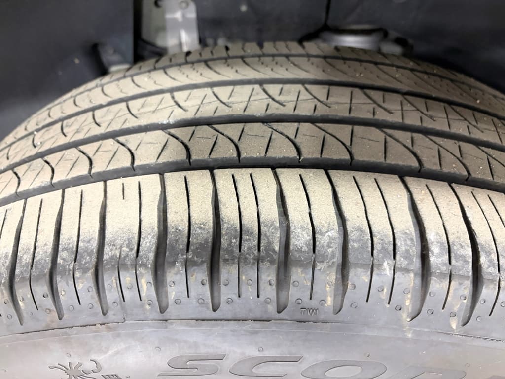 2022 Rivian R1T view 35