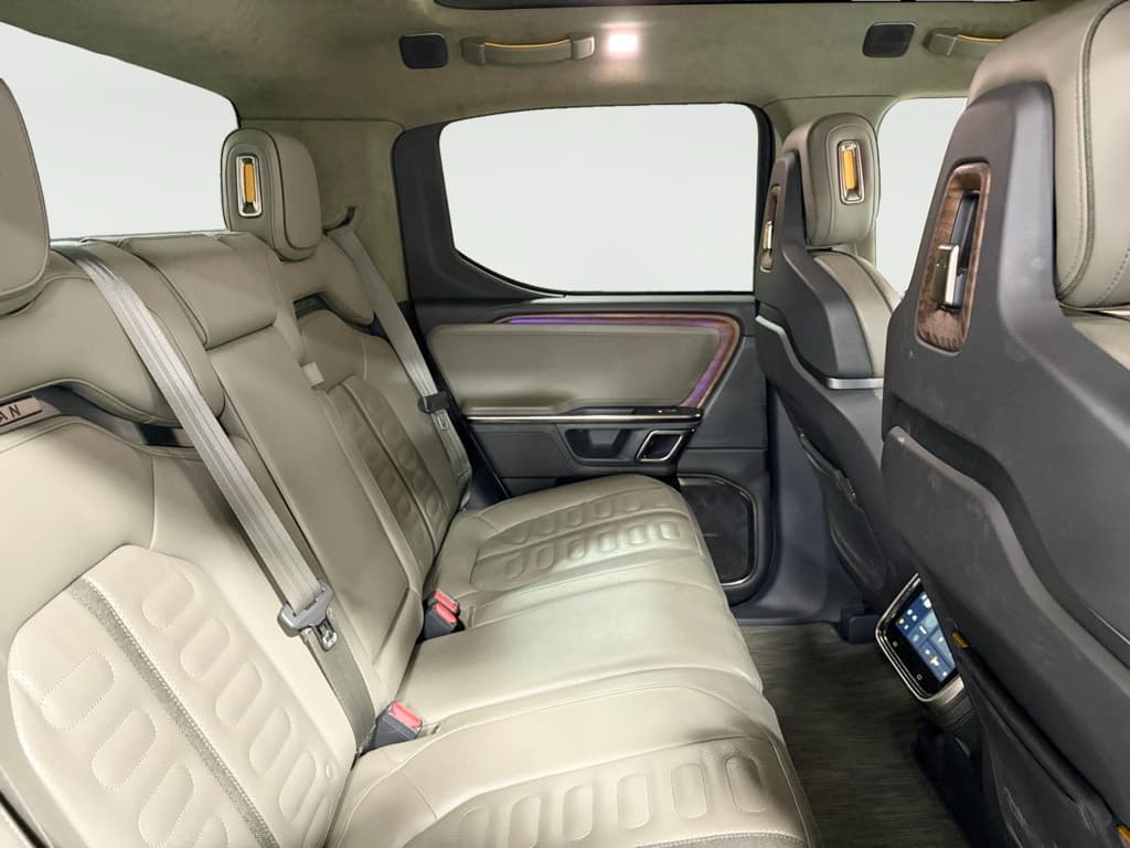 2022 Rivian R1T view 22