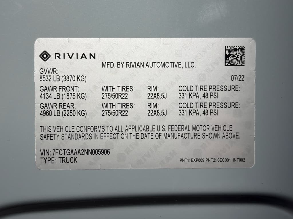 2022 Rivian R1T view 30