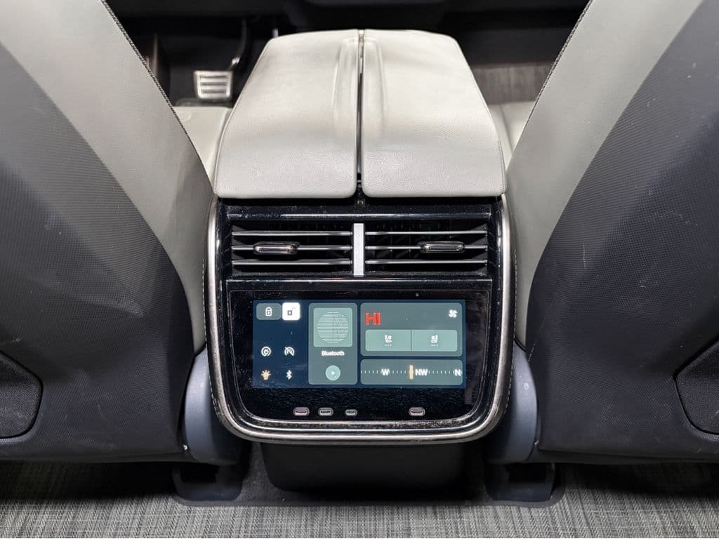 2022 Rivian R1T view 21