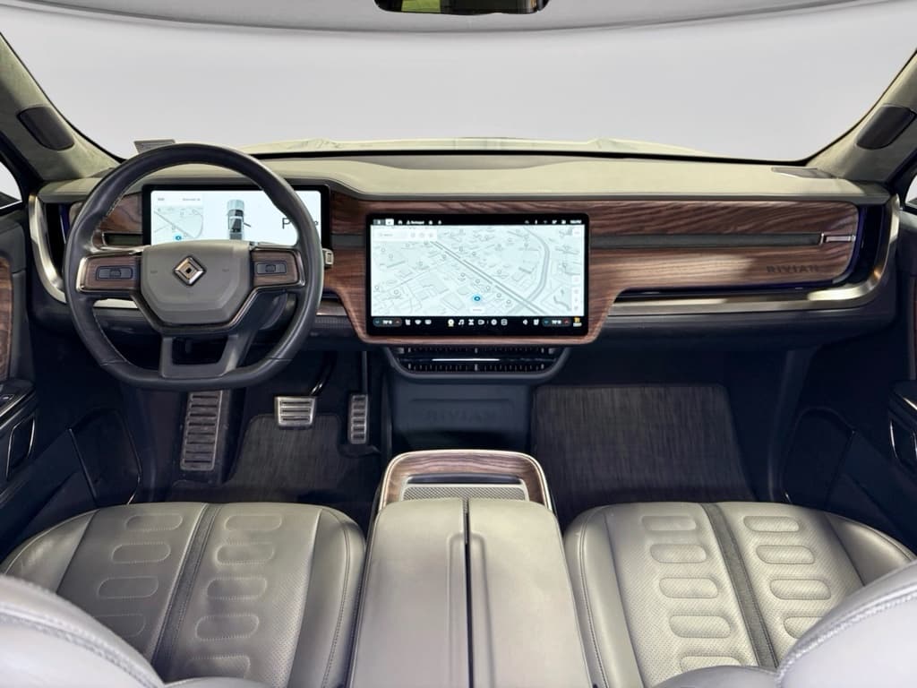2022 Rivian R1T view 17