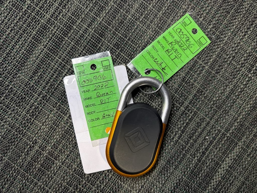 2022 Rivian R1T view 23