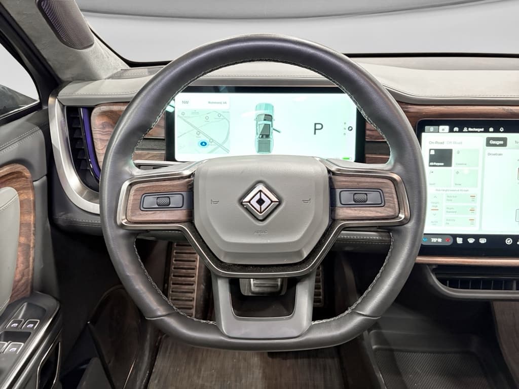 2022 Rivian R1T view 9
