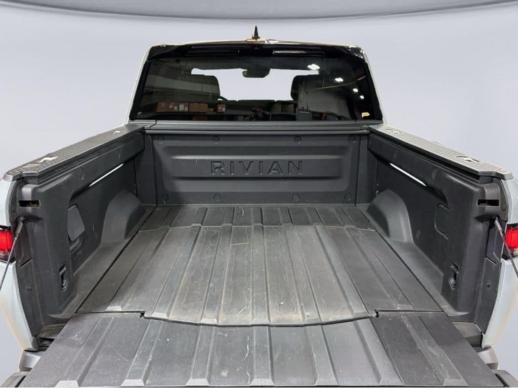 2022 Rivian R1T view 28