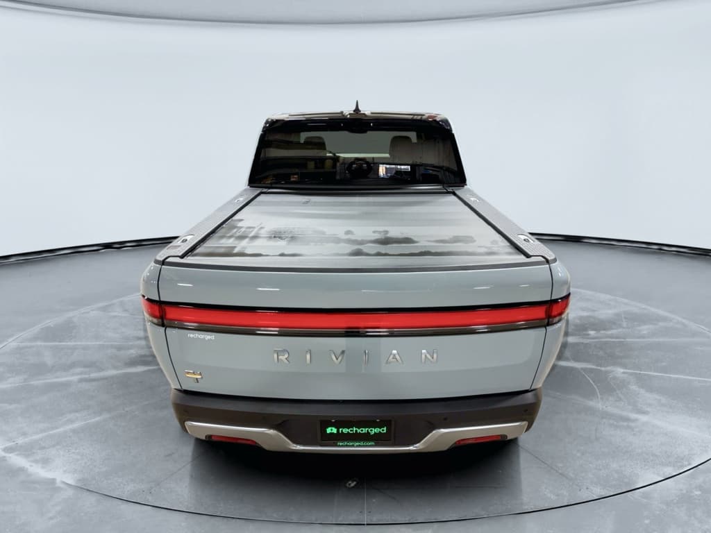 2022 Rivian R1T view 5