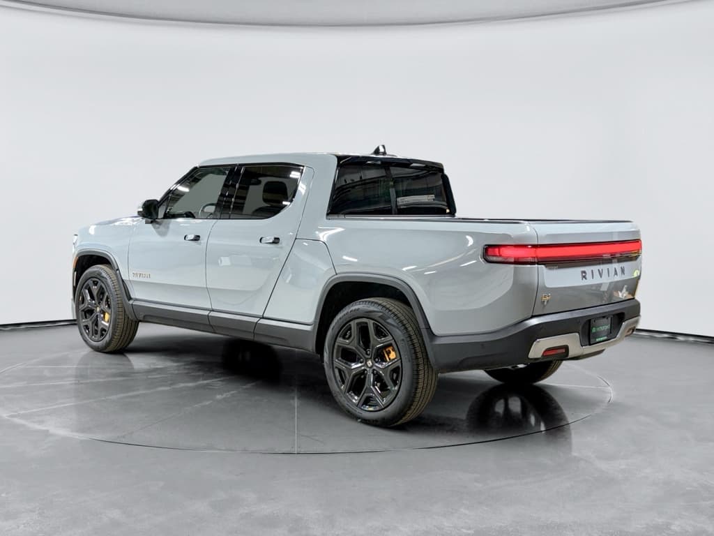 2022 Rivian R1T view 2