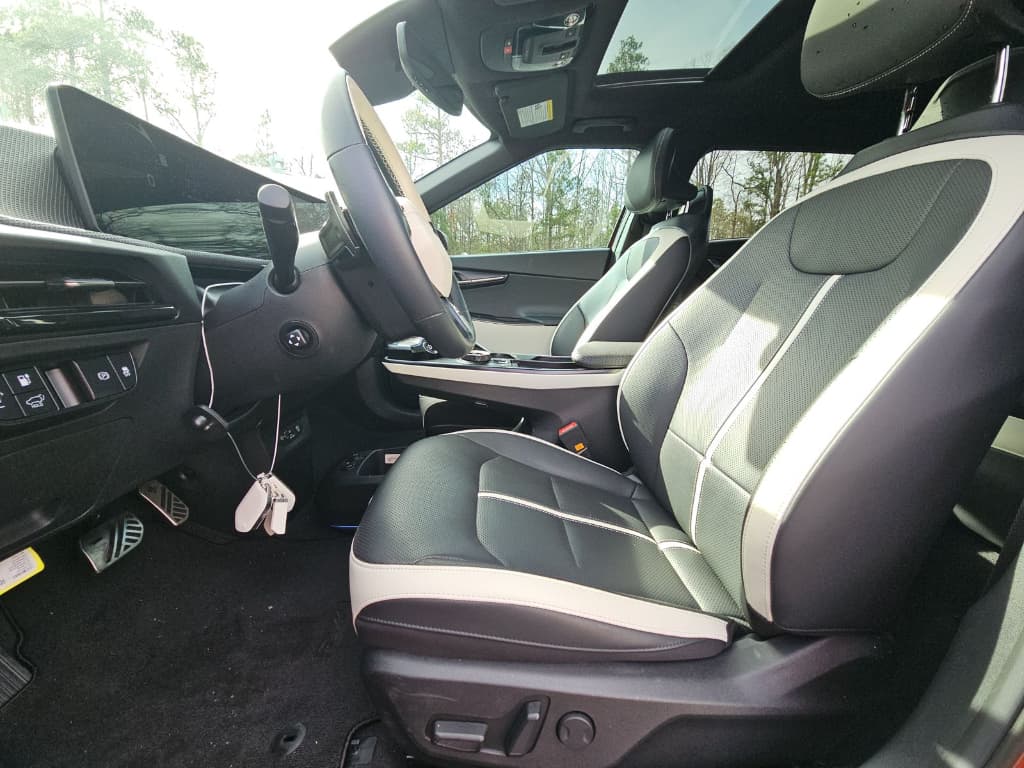 2025 Kia EV6 view 5