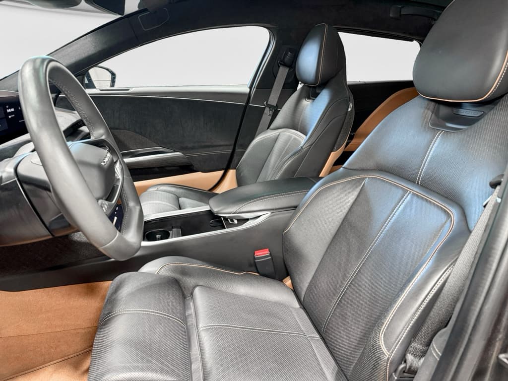 2022 Lucid Air view 19