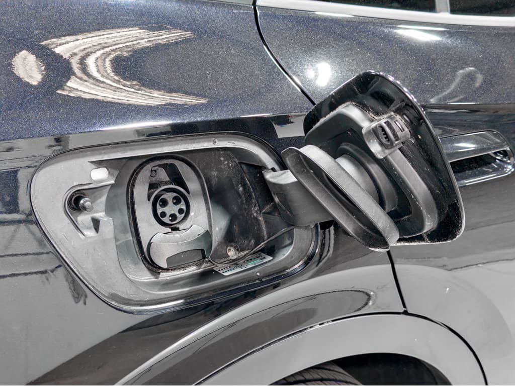 2023 Volkswagen ID.4 view 5