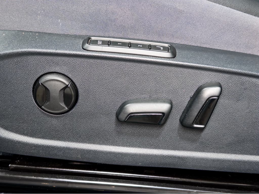 2023 Volkswagen ID.4 view 6