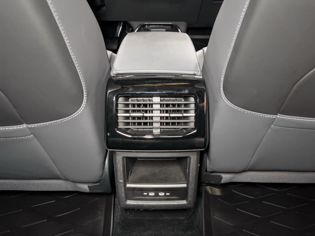 2023 Volkswagen ID.4 view 20