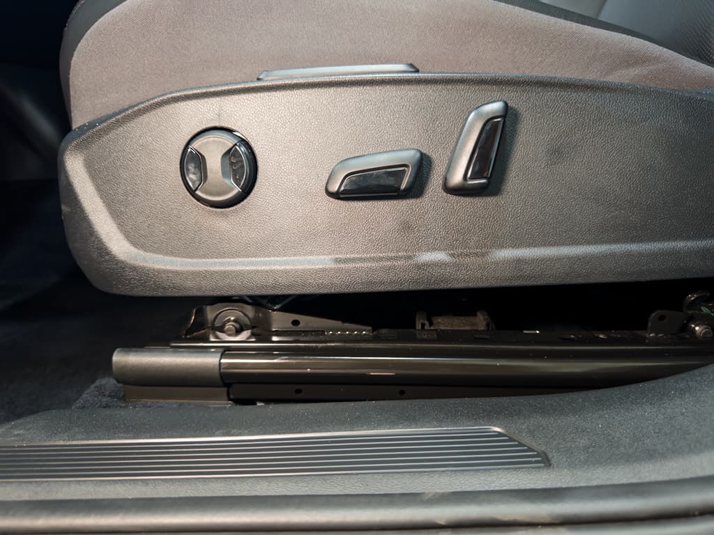 2023 Volkswagen ID.4 view 6