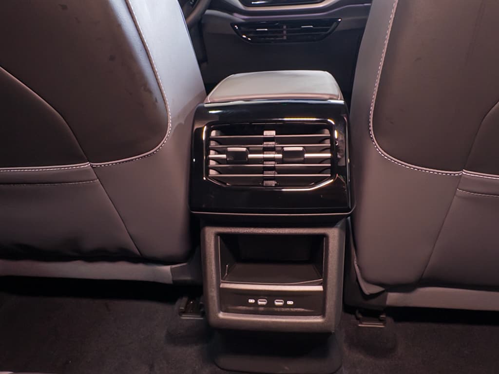 2023 Volkswagen ID.4 view 20