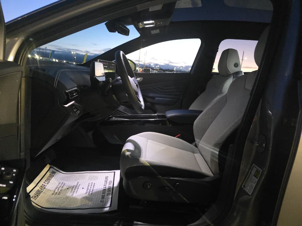 2024 Volkswagen ID.4 view 5