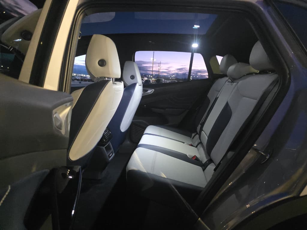 2024 Volkswagen ID.4 view 6