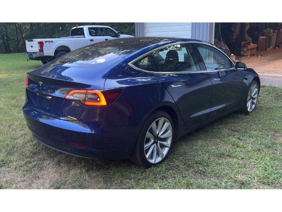 2018 Tesla Model 3 view 3