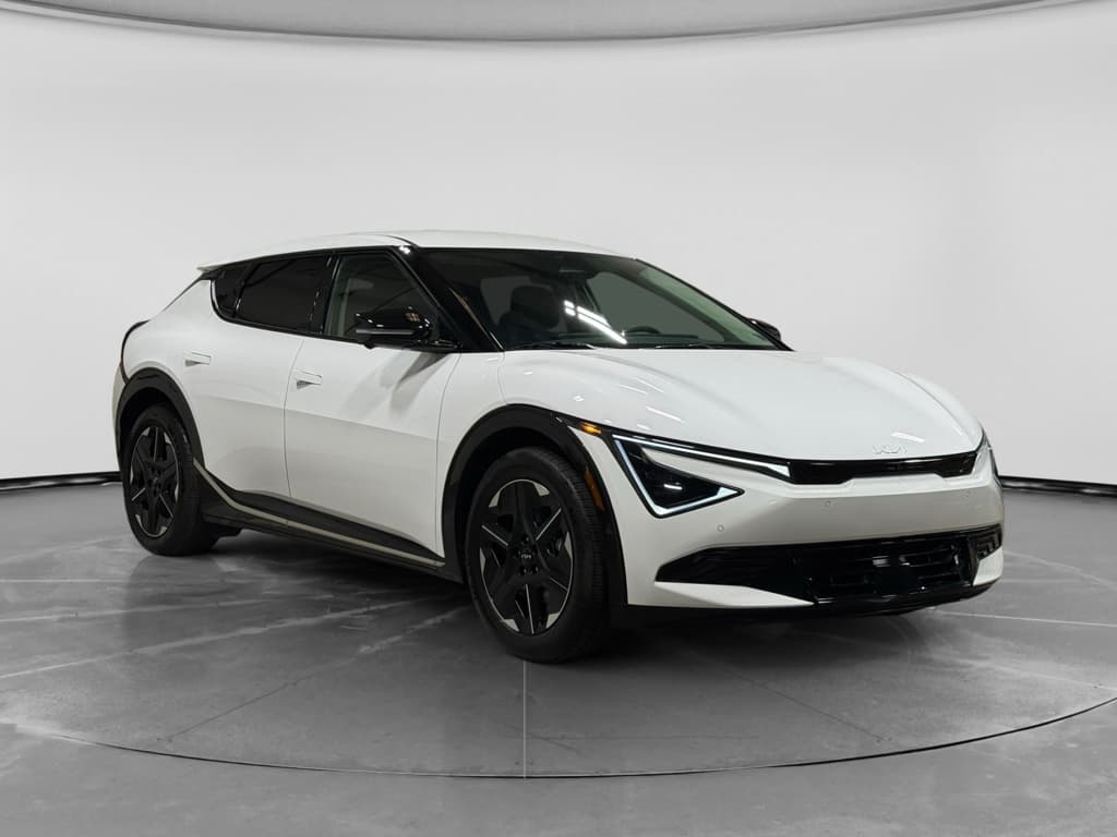 2025 Kia EV6 view 4
