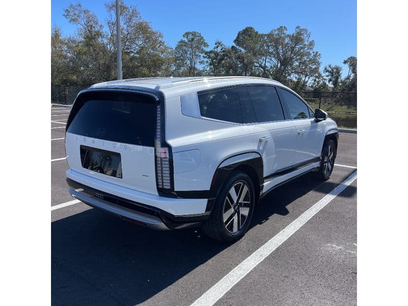 2026 Hyundai IONIQ 9 view 3