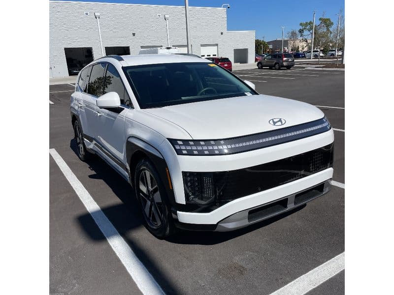 2026 Hyundai IONIQ 9 view 4